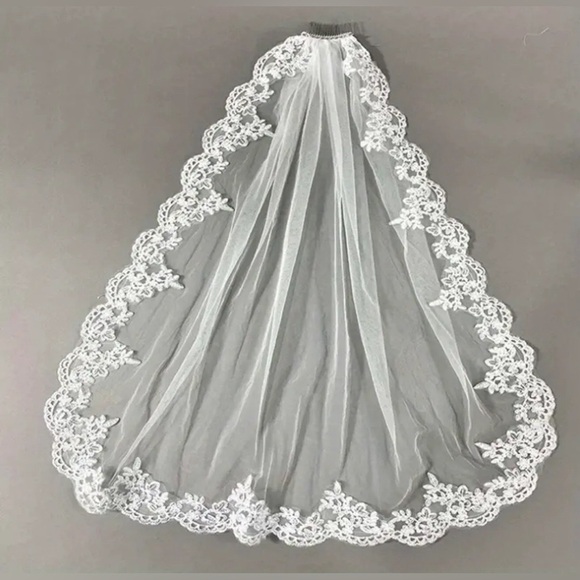Lace Embroidered and Gems Edge Bridal Wedding Veil White With Comb NWT - Picture 6 of 7